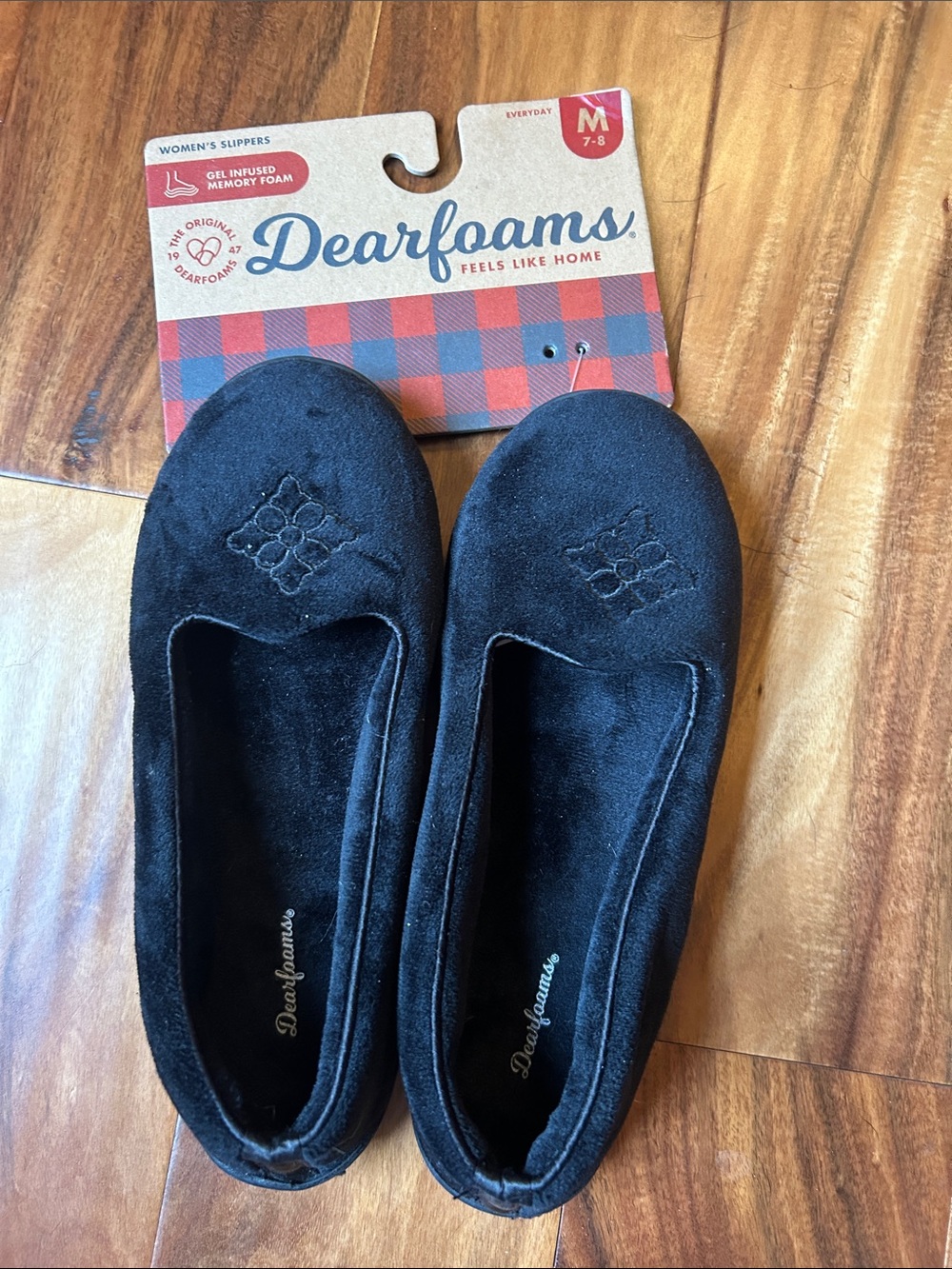 dearfoams Women’s Black Slip-On Memory Foam Slippers
